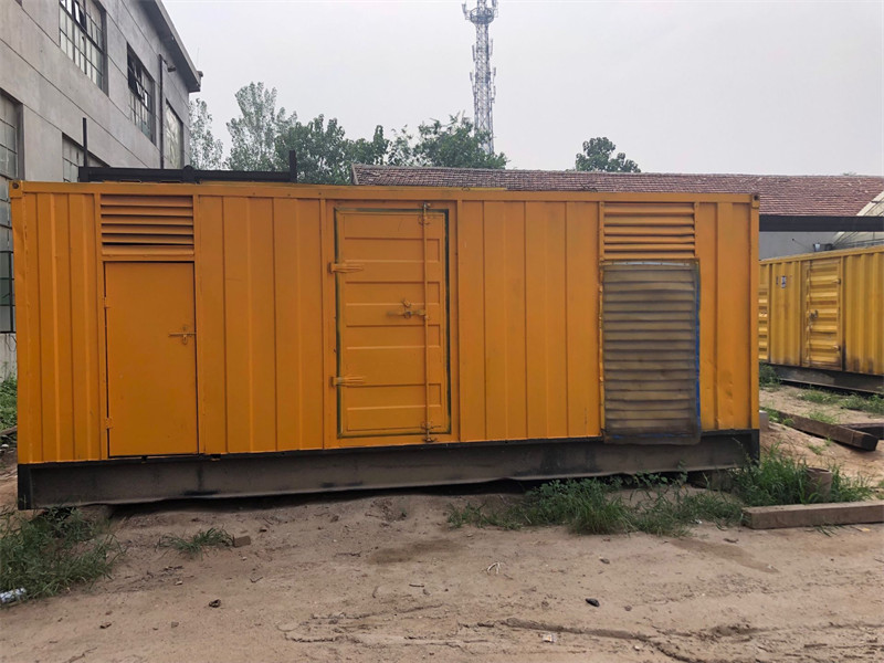 景泰发电机出租进行负载测试时，电瓶电量不足的具体判断标准是什么？