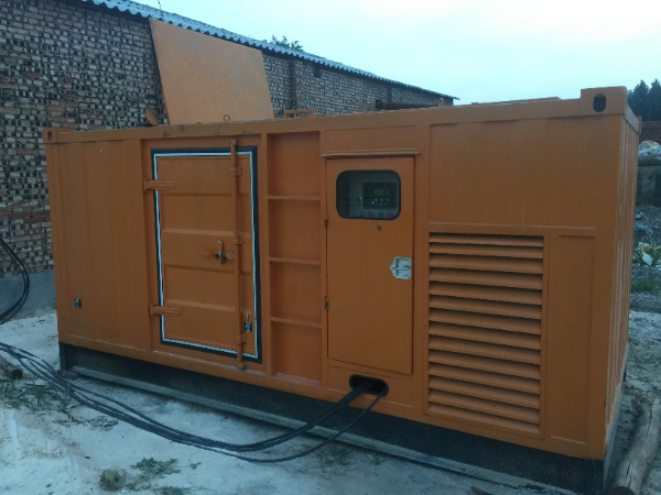 景泰发电机组长期使用中，电缆线的敷设路径有哪些要求？